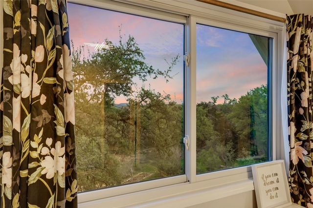 8004 Golden Oaks LN, Austin, TX 78737