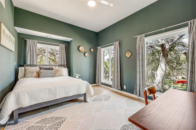 8004 Golden Oaks LN, Austin, TX 78737