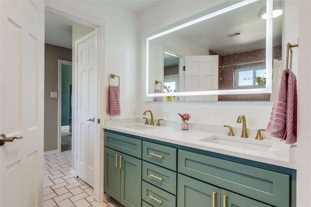 8004 Golden Oaks LN, Austin, TX 78737