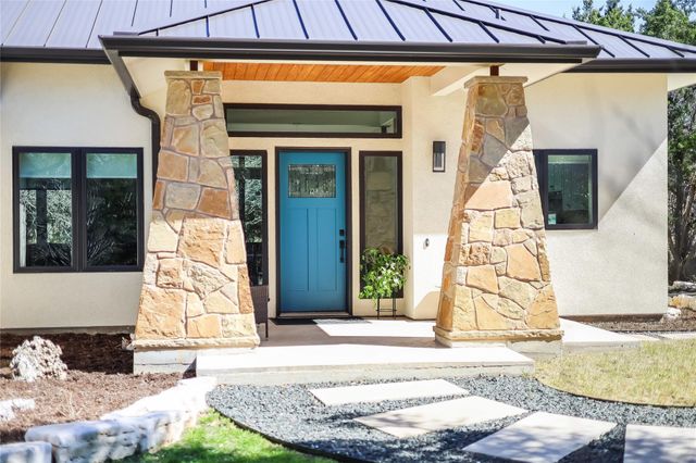 8004 Golden Oaks LN, Austin, TX 78737