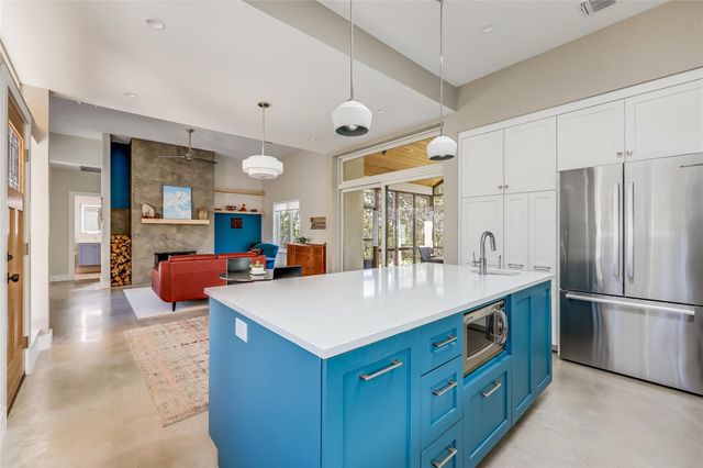 8004 Golden Oaks LN, Austin, TX 78737