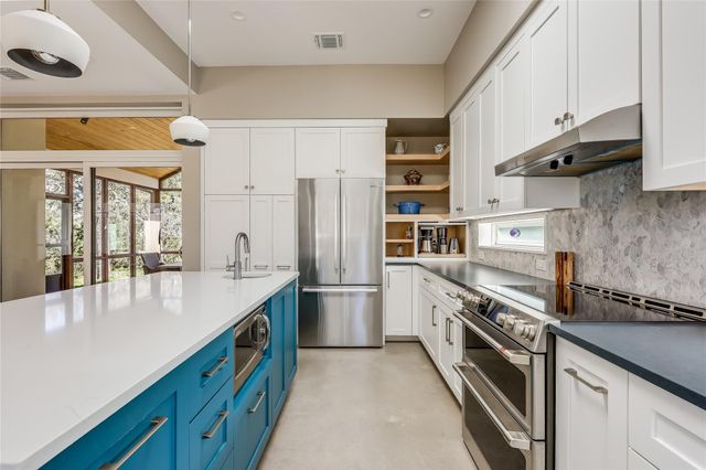 8004 Golden Oaks LN, Austin, TX 78737