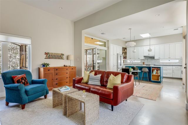 8004 Golden Oaks LN, Austin, TX 78737