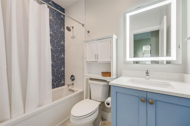 8004 Golden Oaks LN, Austin, TX 78737