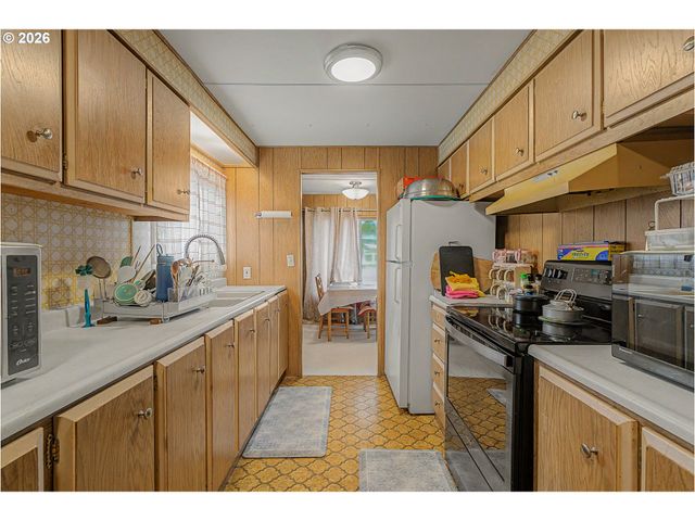 13045 Se STARK St 109, Portland, OR 97233