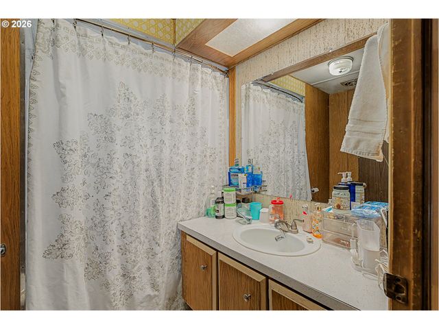 13045 Se STARK St 109, Portland, OR 97233
