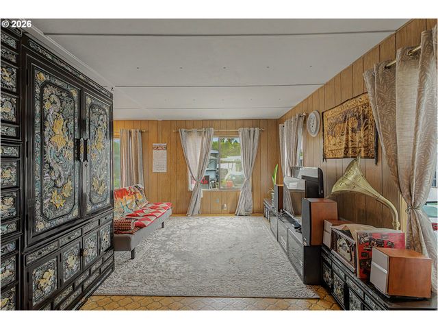 13045 Se STARK St 109, Portland, OR 97233