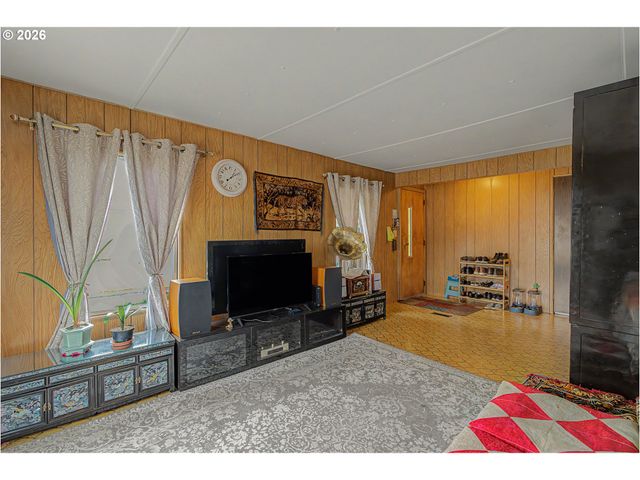 13045 Se STARK St 109, Portland, OR 97233