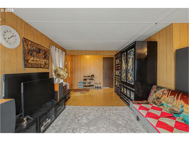 13045 Se STARK St 109, Portland, OR 97233