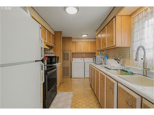 13045 Se STARK St 109, Portland, OR 97233