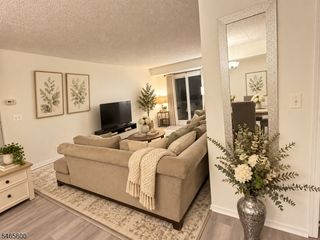 1 Iron Forge Sq 20, Pompton Lakes Boro, NJ 07442