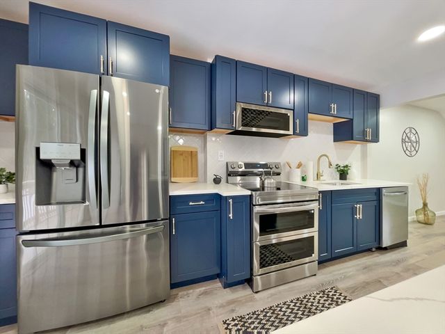 46 Holland Dr, East Longmeadow, MA 01028