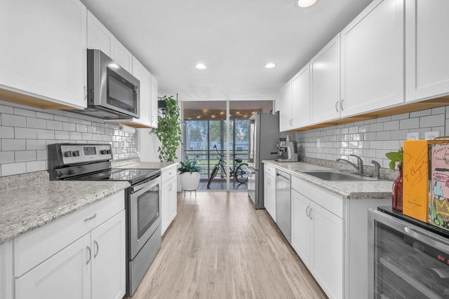 6921 Cypress Road Apt B19, Plantation, FL 33317