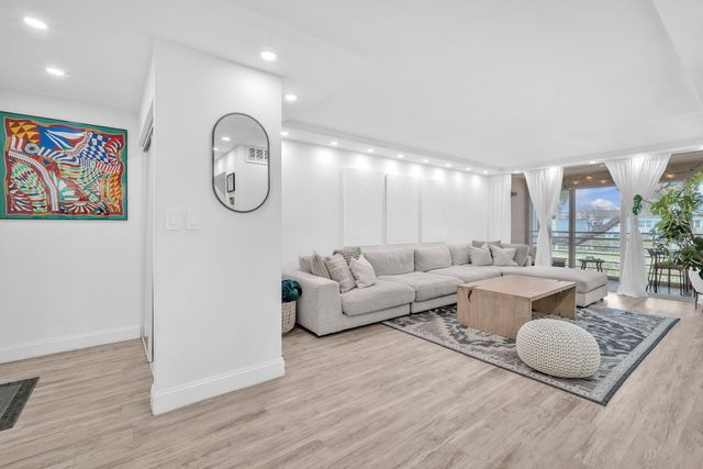 6921 Cypress Road Apt B19, Plantation, FL 33317