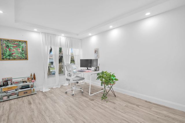 6921 Cypress Road Apt B19, Plantation, FL 33317