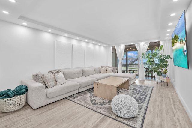 6921 Cypress Road Apt B19, Plantation, FL 33317