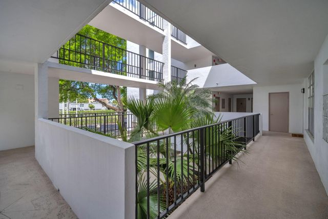 6921 Cypress Road Apt B19, Plantation, FL 33317