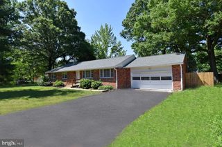 8800 MCNAIR DR, Alexandria, VA 22309
