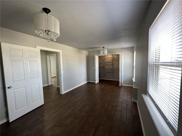 1004 SE 4Th Street, Bentonville, AR 72712