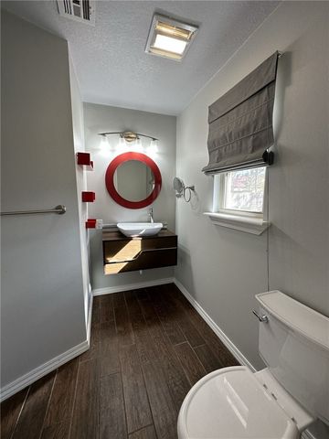 1004 SE 4Th Street, Bentonville, AR 72712