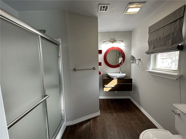 1004 SE 4Th Street, Bentonville, AR 72712