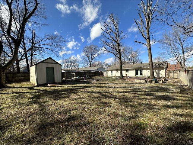 1004 SE 4Th Street, Bentonville, AR 72712