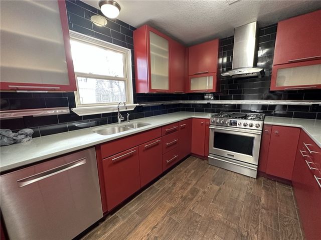 1004 SE 4Th Street, Bentonville, AR 72712