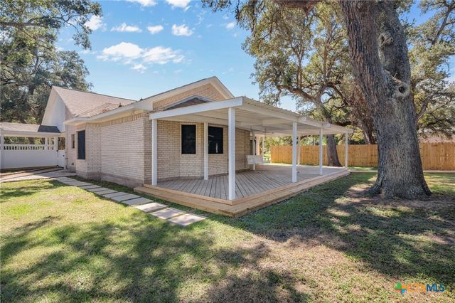 2018 County Road 125, Edna, TX 77957