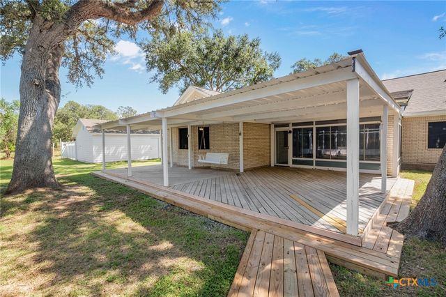 2018 County Road 125, Edna, TX 77957