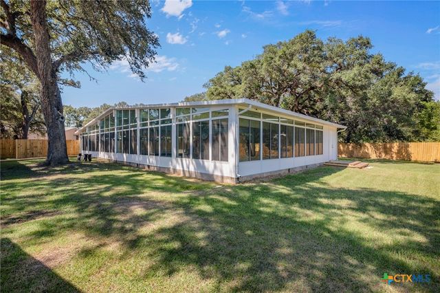 2018 County Road 125, Edna, TX 77957