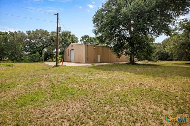 2018 County Road 125, Edna, TX 77957