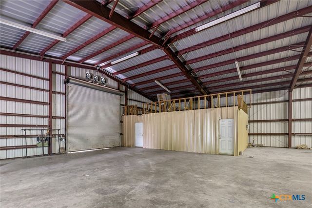 2018 County Road 125, Edna, TX 77957