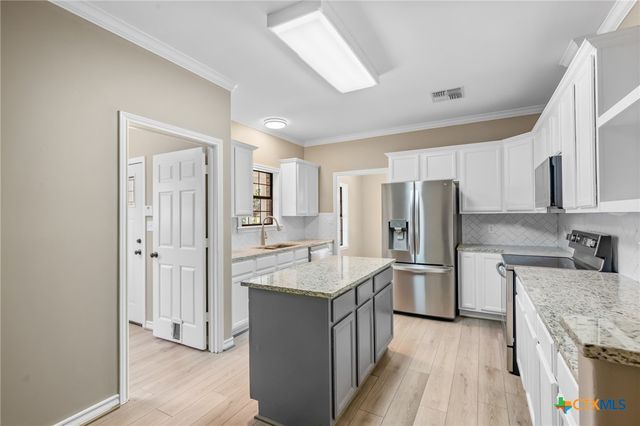 2018 County Road 125, Edna, TX 77957