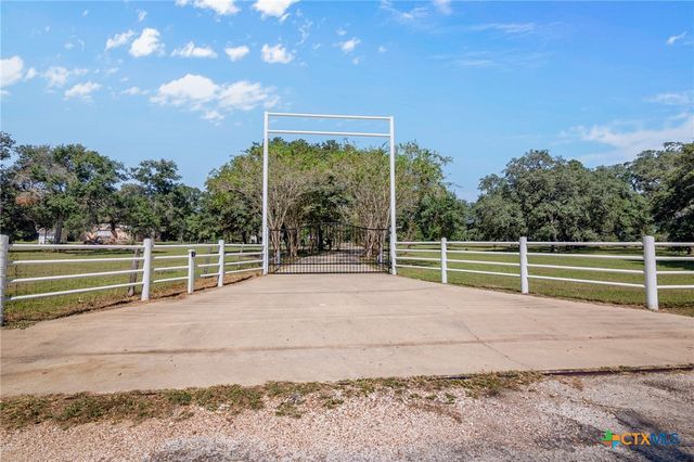 2018 County Road 125, Edna, TX 77957
