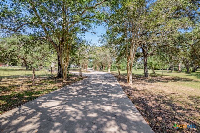 2018 County Road 125, Edna, TX 77957