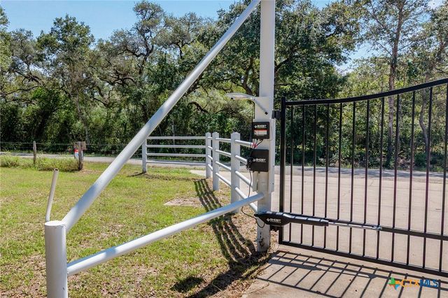 2018 County Road 125, Edna, TX 77957