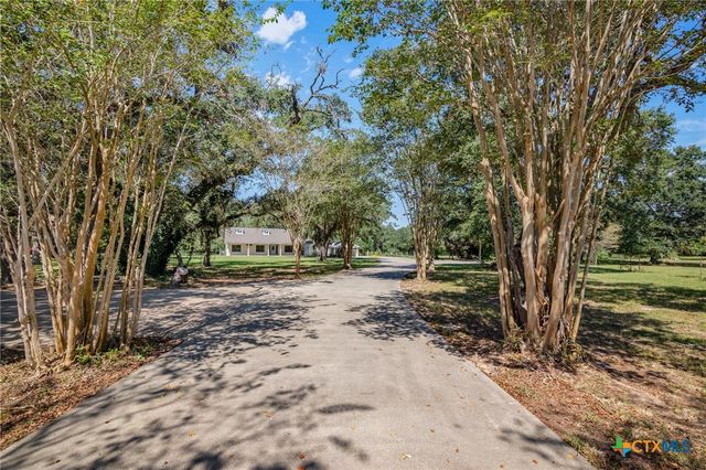 2018 County Road 125, Edna, TX 77957