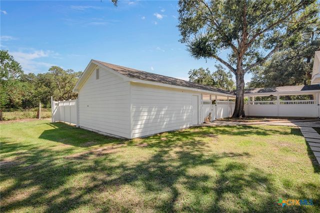 2018 County Road 125, Edna, TX 77957