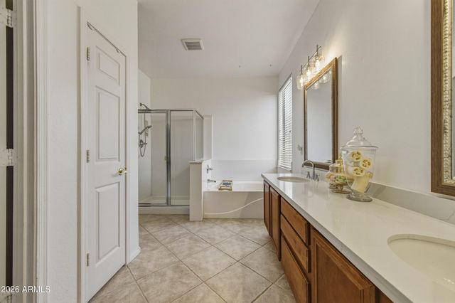 1826 E VALENCIA Drive, Phoenix, AZ 85042