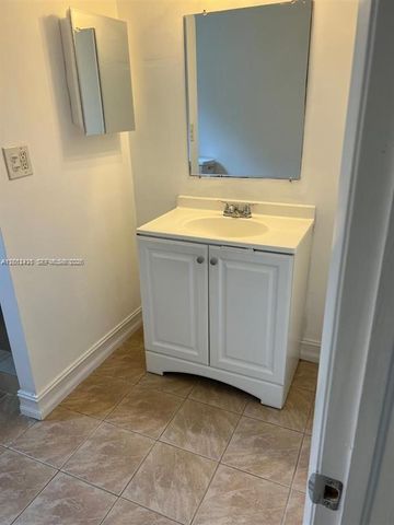 5955 NW 25th Ct 208, Sunrise, FL 33313