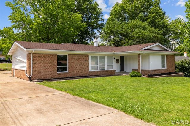 2025 Granada Drive, Florissant, MO 63033