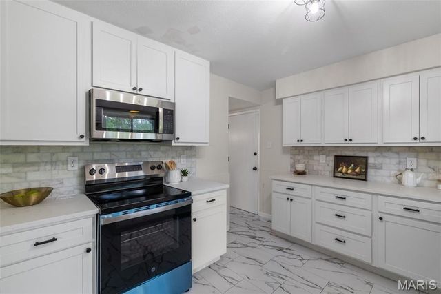 2025 Granada Drive, Florissant, MO 63033