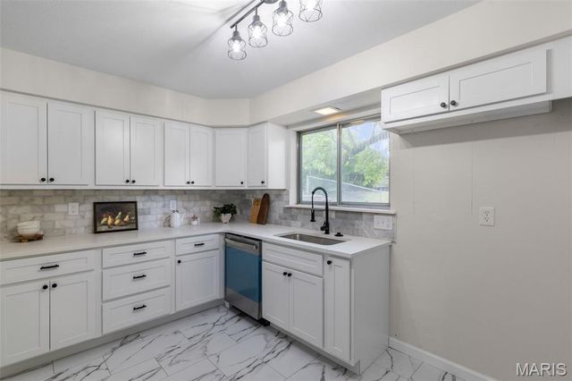 2025 Granada Drive, Florissant, MO 63033