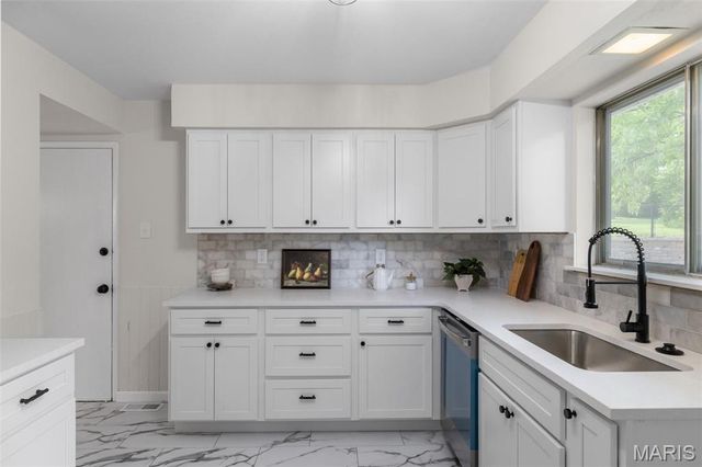 2025 Granada Drive, Florissant, MO 63033