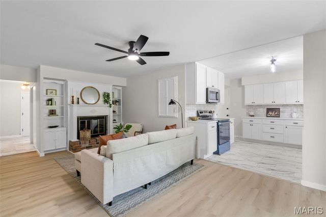 2025 Granada Drive, Florissant, MO 63033