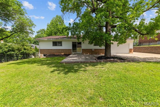 2025 Granada Drive, Florissant, MO 63033