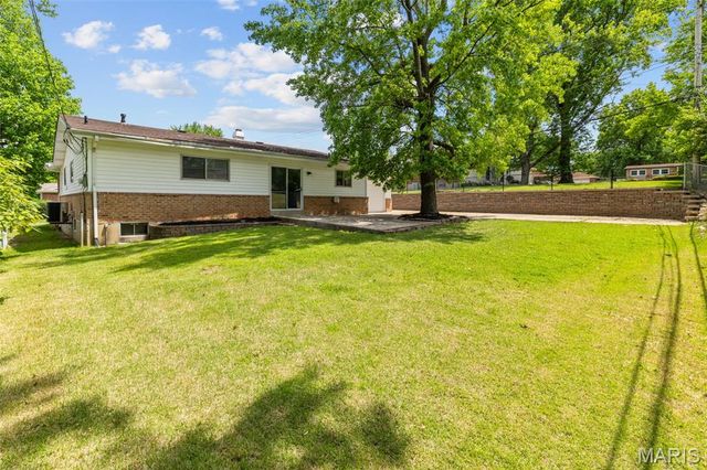2025 Granada Drive, Florissant, MO 63033