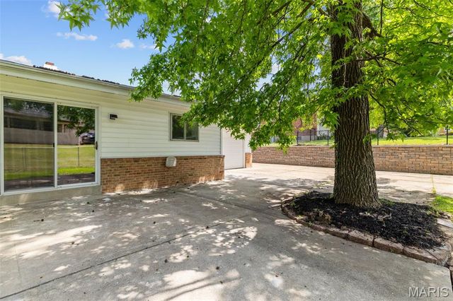 2025 Granada Drive, Florissant, MO 63033