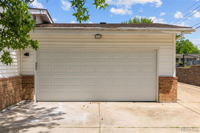 2025 Granada Drive, Florissant, MO 63033