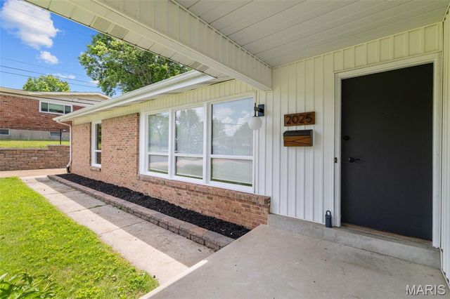 2025 Granada Drive, Florissant, MO 63033